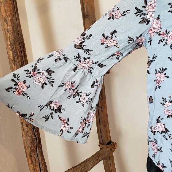 Arizona Jean Company Floral Belle Sleeve Blouse Size Small - Picture 4 of 5